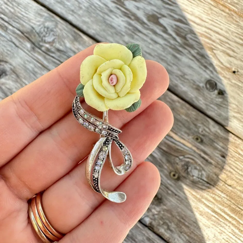 Vintage Jewelry Avon Yellow Rose Brooch
